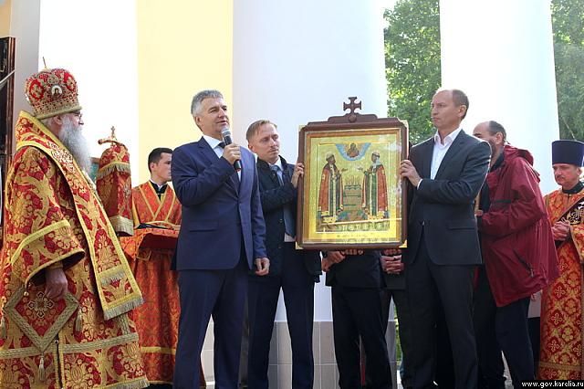 Кафедральный собор Александра Невского отметил престольный праздник