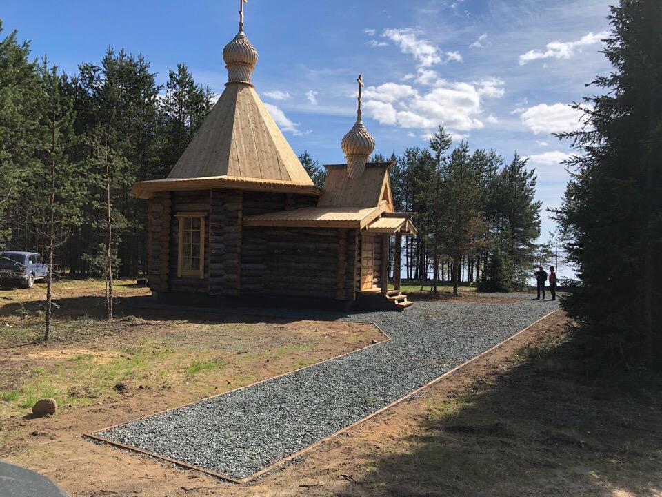 Завершилось строительство часовни на берегу Сямозера, где два года назад случилась трагедия, унесшая жизни 14 детей